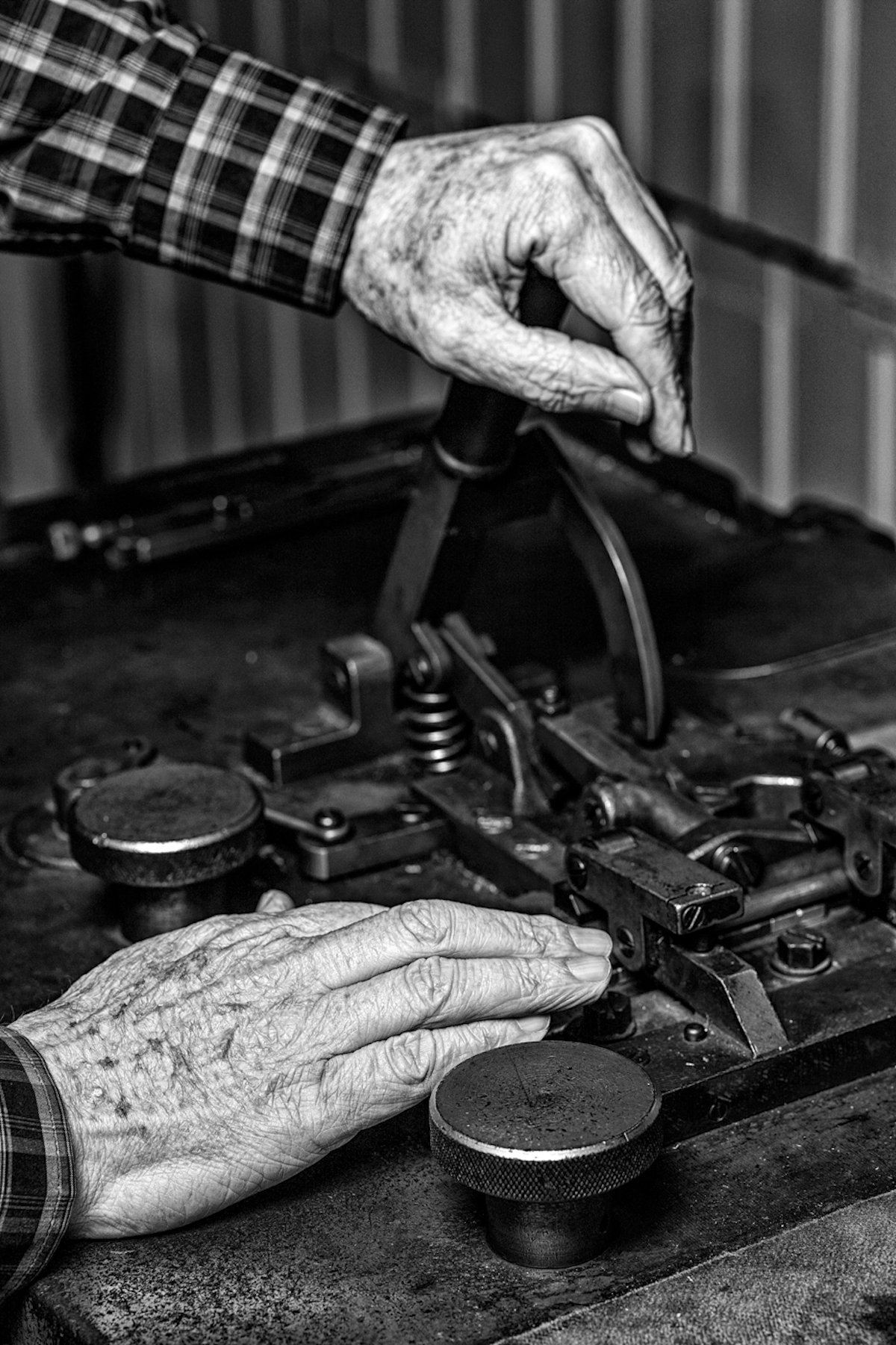 A compositor working the Ludlow machine